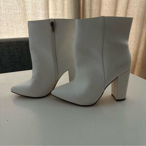 Women’s size‎ 7.5 white heeled booties boot heels country cowgirl concert zip
